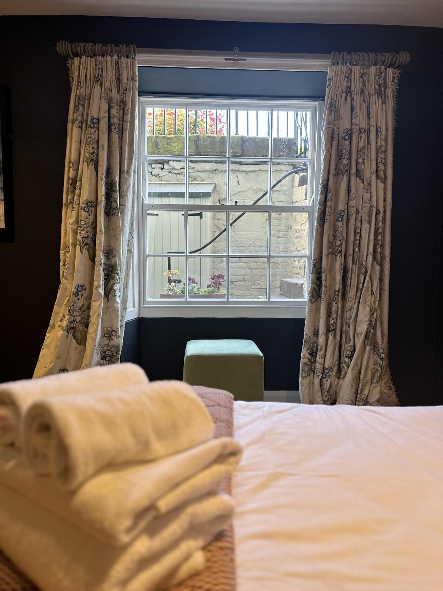 Unique Clifton Apartment On Historic Crescent Bristol Bagian luar foto
